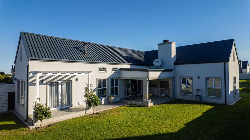 To Let 4 Bedroom Property for Rent in Kingswood Golf Estate Western Cape